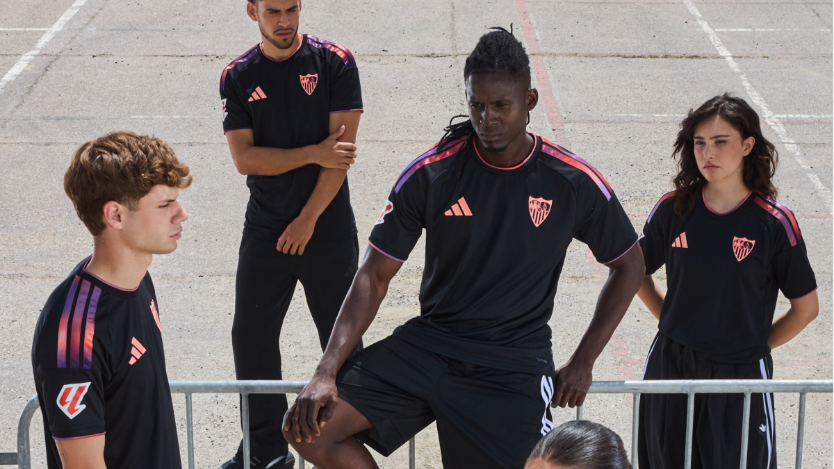 El Sevilla completa su colección con la tercera equipación: 'un guiño al cielo de Sevilla'