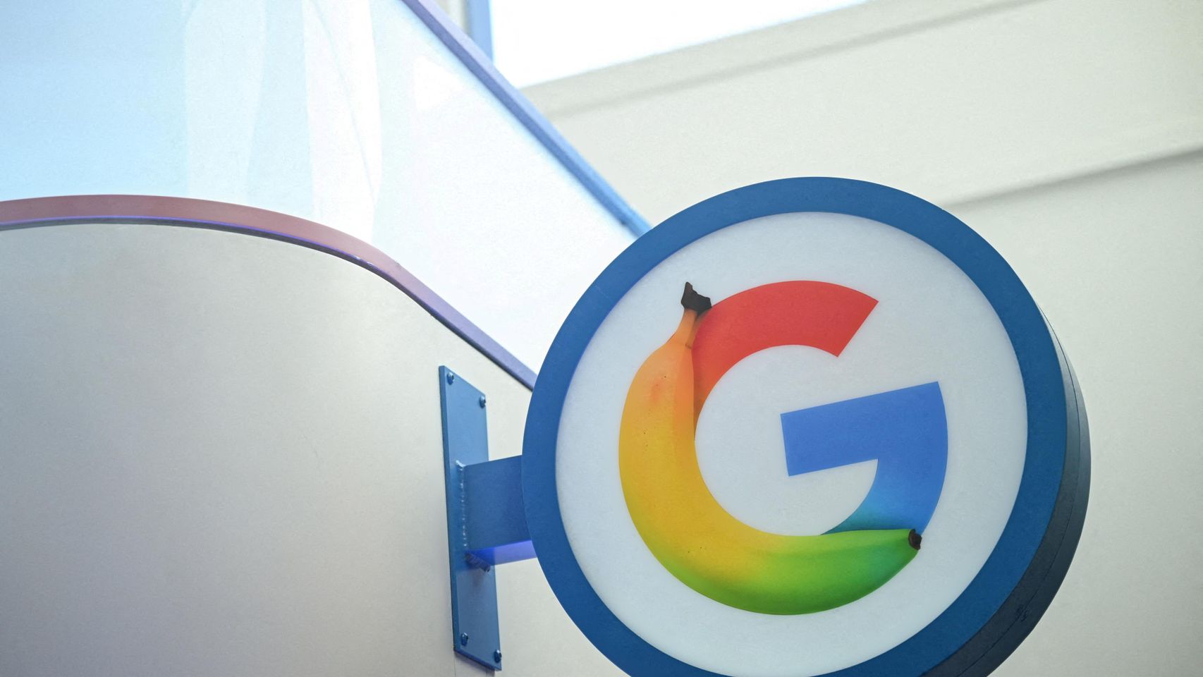 Bruselas obliga a Google a compartir datos de búsqueda y a abrir Android a las empresas rivales de inteligencia artificial