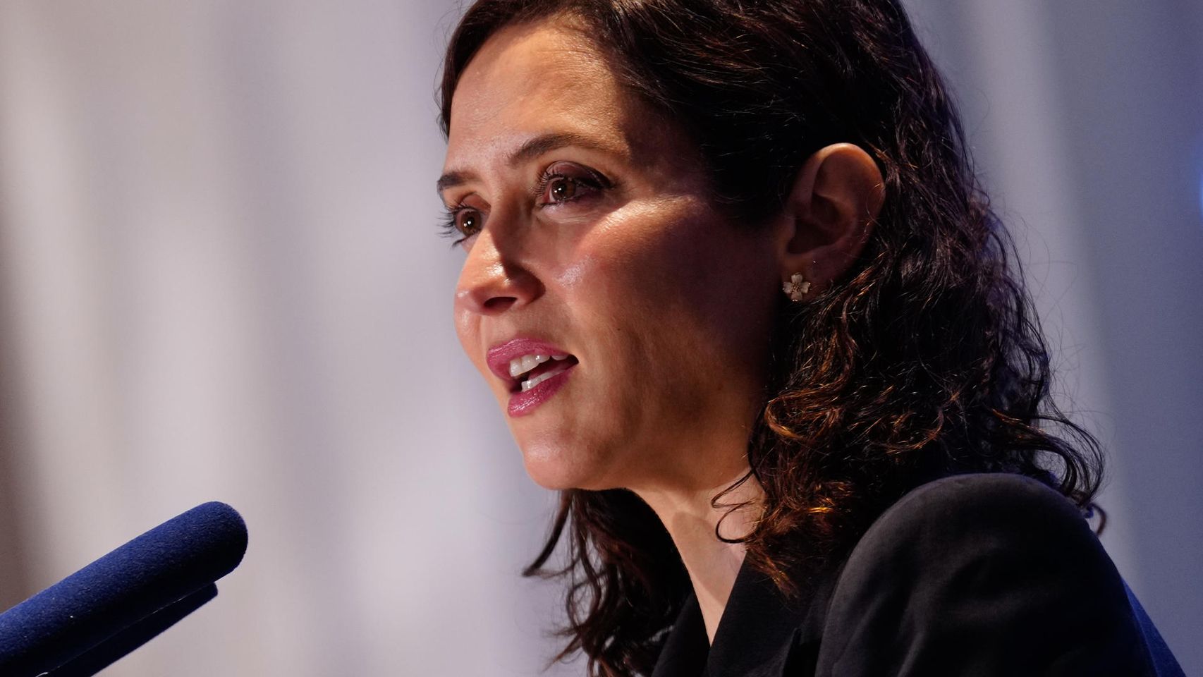 Ayuso alerta a Europa de que lamentará las "regularizaciones masivas": "Están entrando ciudadanos sin control"