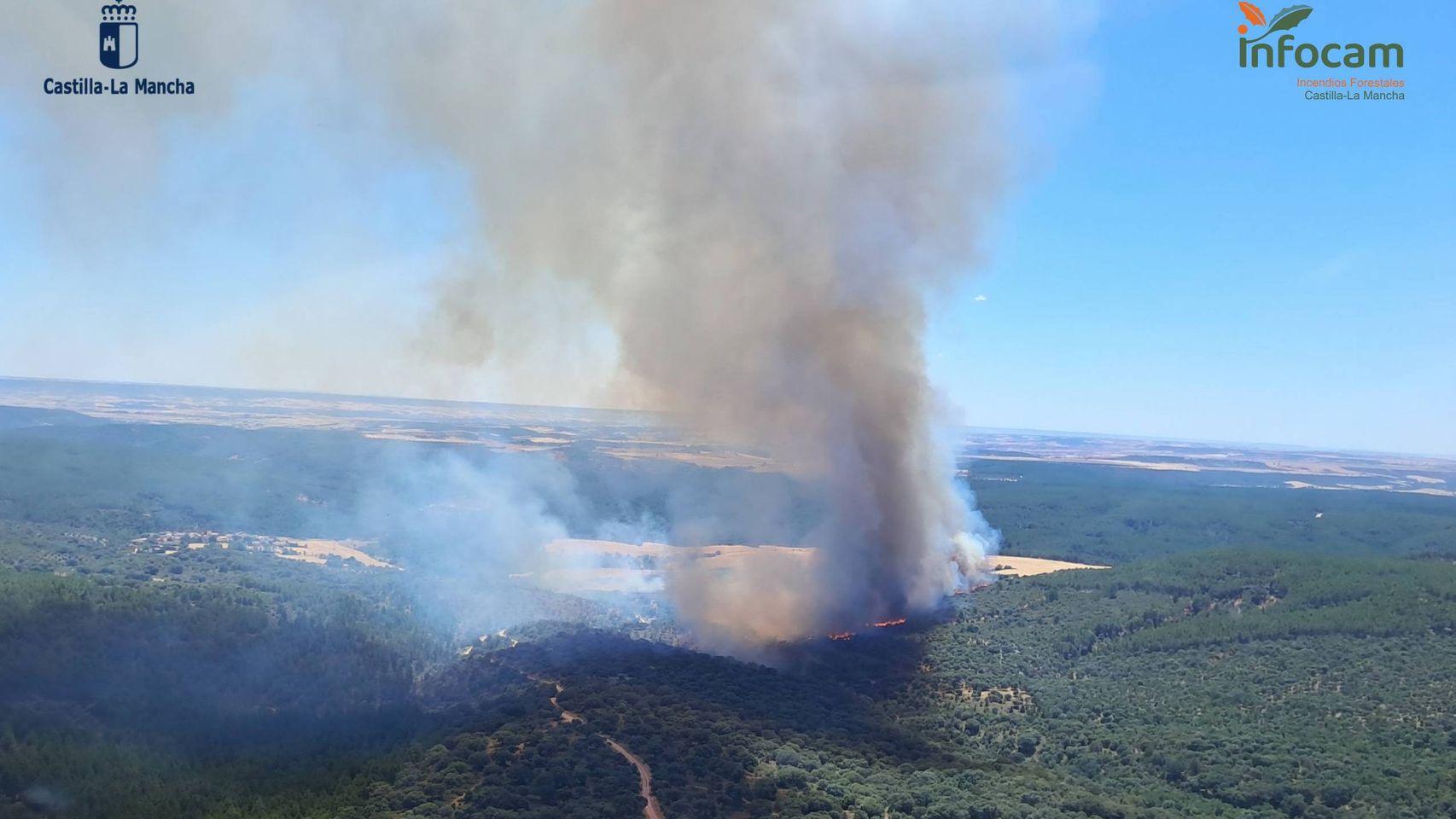 La Junta pide apoyo a la UME por un incendio en Guadalajara que avanza a 30 metros por minuto: Beleña, evacuada