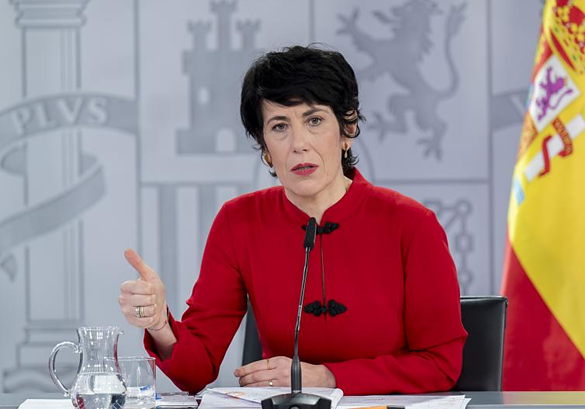 Elma Saiz cree que Feijóo «debería dimitir» tras llevar «un año mintiendo» por los mensajes con Mazón sobre la dana