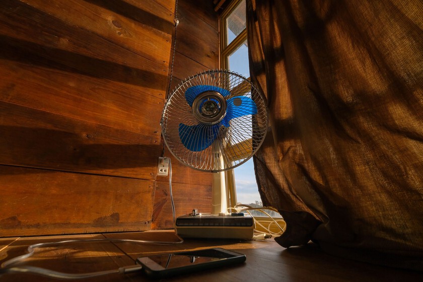 Pensamos que el ventilador nos salva del calor, pero a partir de los 35 grados logra exactamente el efecto contrario