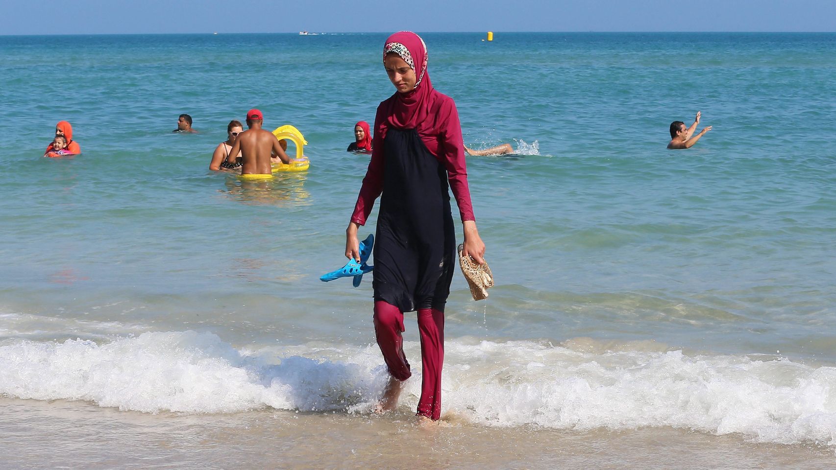 Burgos abre el debate sobre el uso de ‘burkini’ en las piscinas públicas tras desalojar a tres mujeres que lo usaban