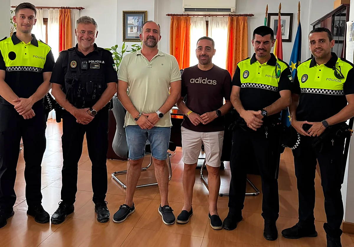 Canillas de Aceituno recibe a tres policías locales en prácticas tras cinco años sin agentes propios