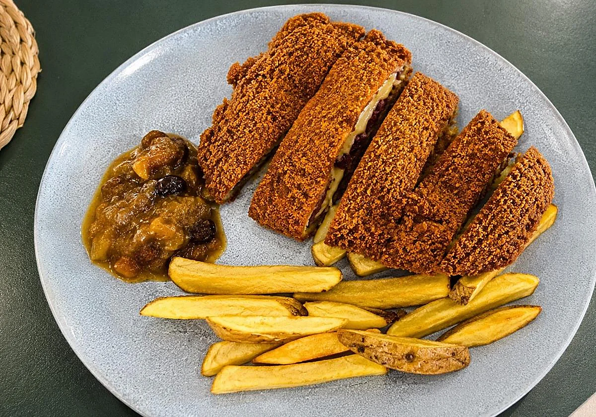 El empanado de Doña Luna, la versión más malagueña del cachopo