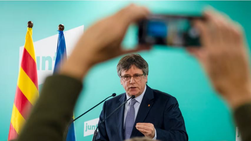 Puigdemont dice que ahora le juzga "el Bernabéu": confía en el amparo del Constitucional pero teme la reacción del Supremo