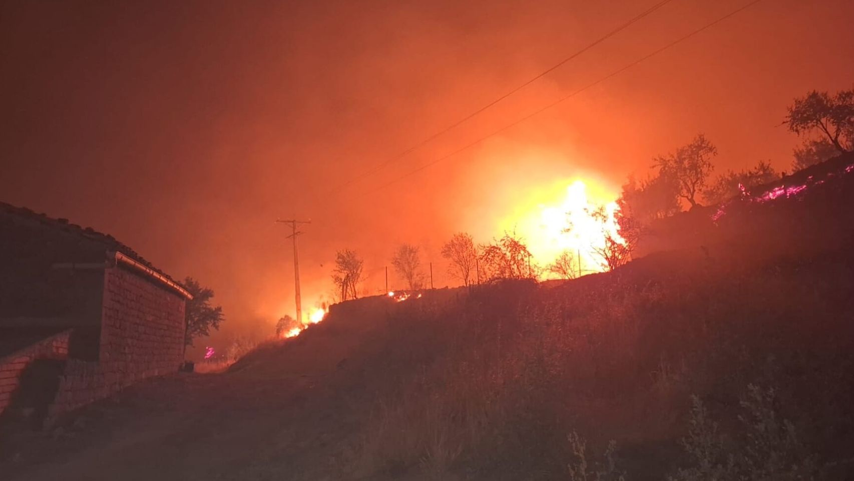 El incendio de Orés se desata con más de 12.000 hectáreas calcinadas: es el peor en al menos 4 años en Aragón