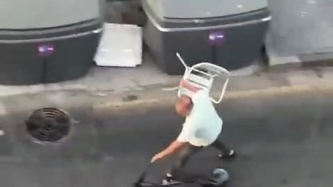 Un barrio entero contra un ladrón en Málaga: entró a robar en una joyería y fue detenido gracias al vecindario