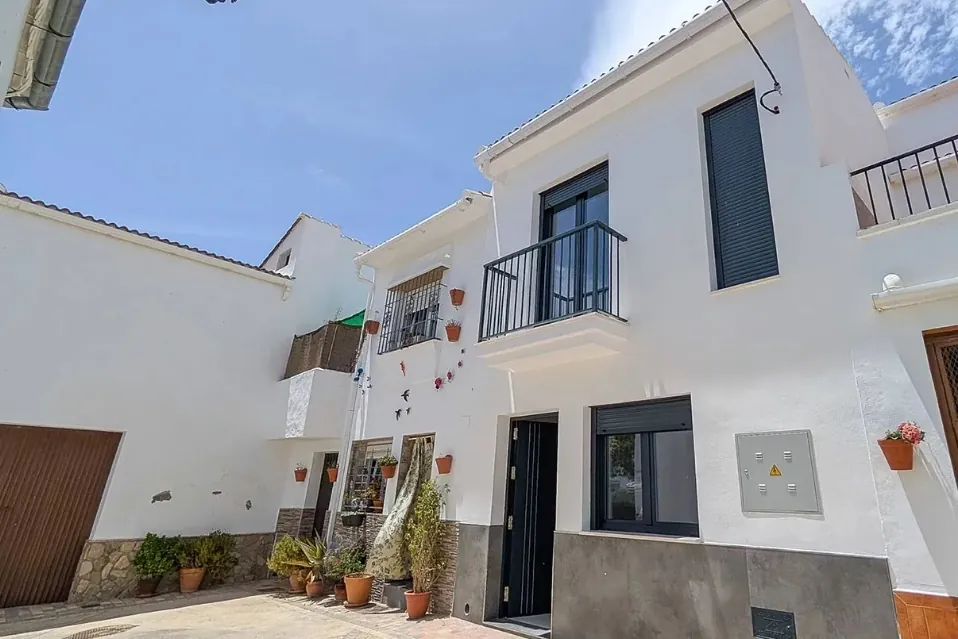Casa nueva por 10 euros: una promotora rifa dos viviendas en Málaga