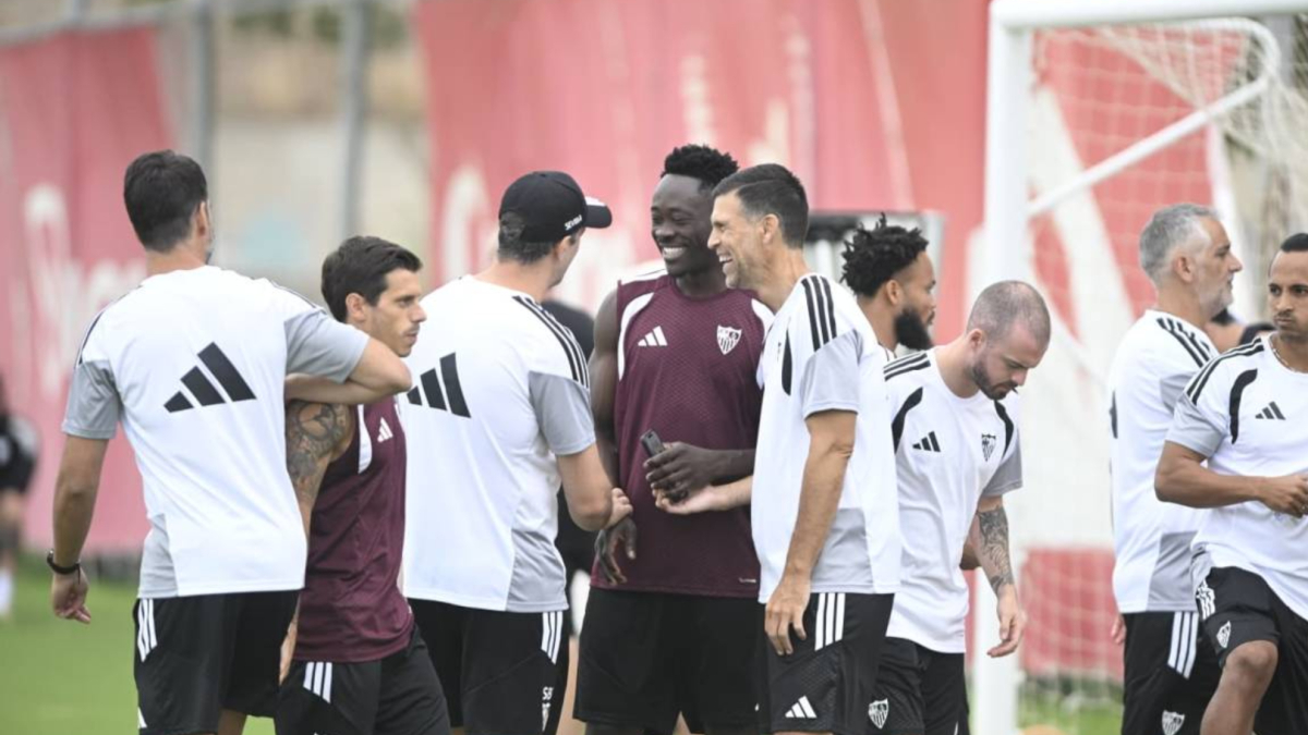 Akor Adams se cae de la lista del Sevilla para viajar a Polonia