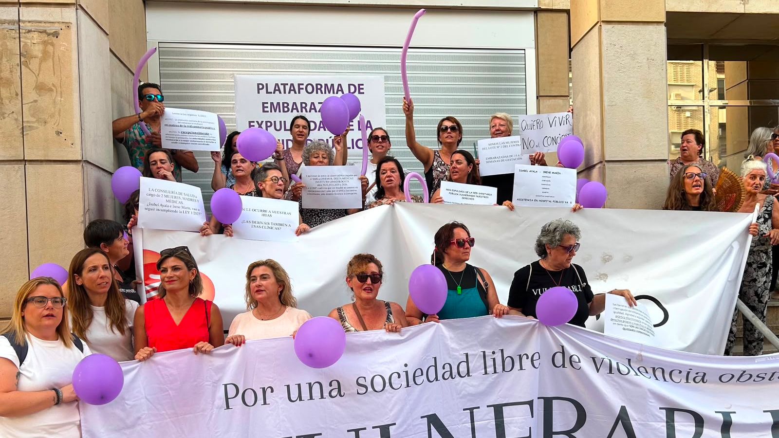 El PSOE se moviliza contra el PP de Murcia por "castigar a las mujeres" al derivar abortos a clínicas privadas