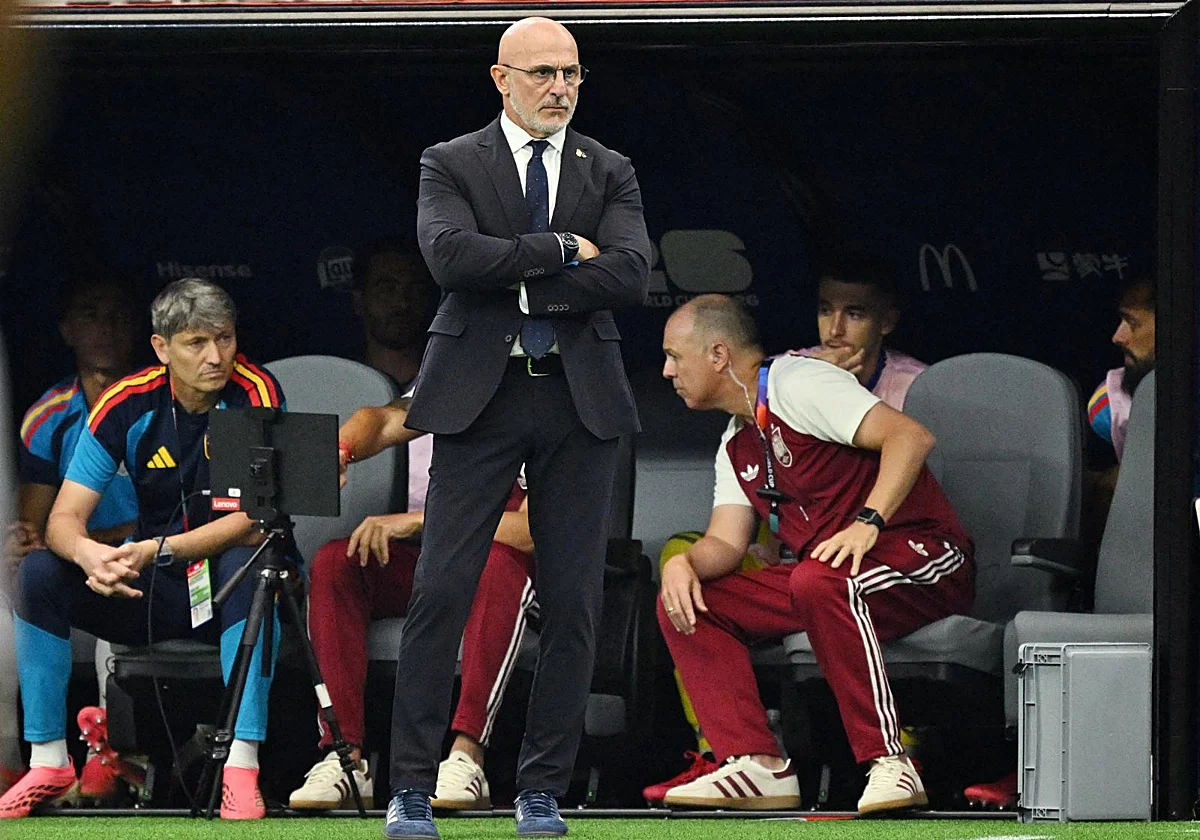 Una escolta de exporteros al servicio de la selección y De la Fuente