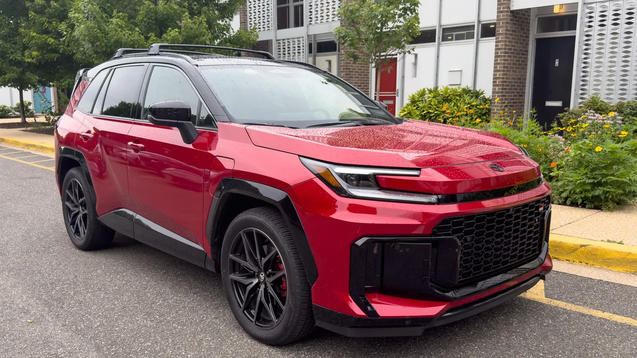 Toyota RAV4 Plug-in 2026: Hasta 84 km sin gastar gasolina