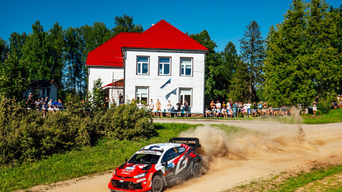 Pajari se exhibe en Estonia con un pleno