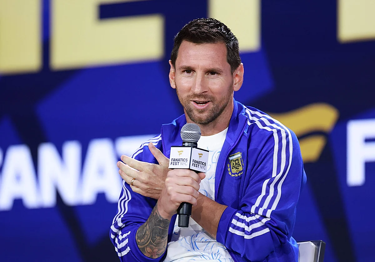 Bochornoso acto para rendir pleitesía a Messi y pitar a Rodri y De la Fuente: «Hay que tener respeto»