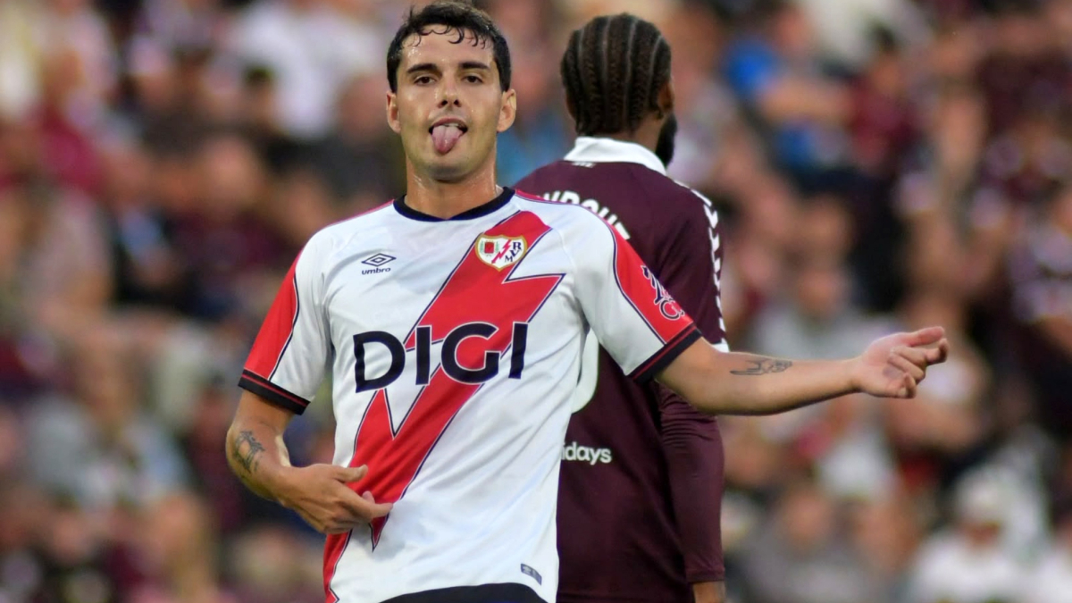 Sergio Camello no pierde el olfato y sigue con la "flechita para arriba"