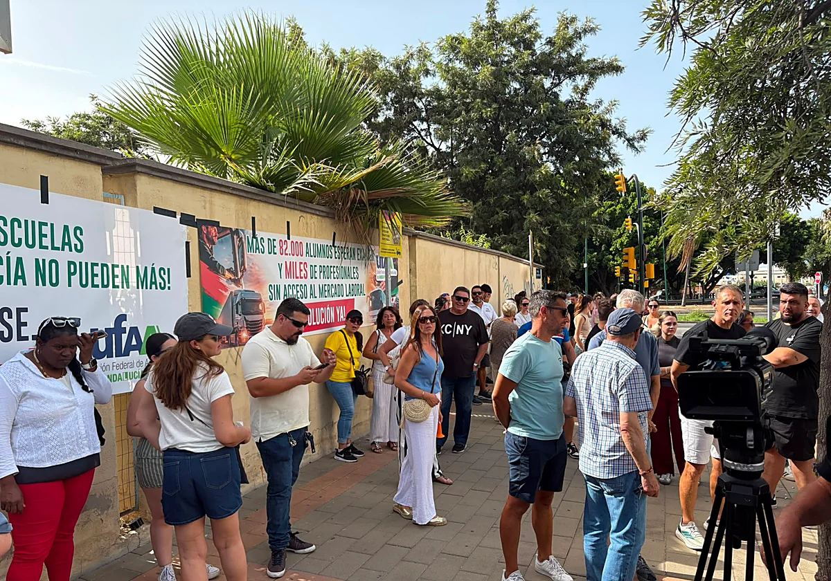 Las autoescuelas malagueñas claman por más examinadores para reducir la lista de espera de 18.000 alumnos