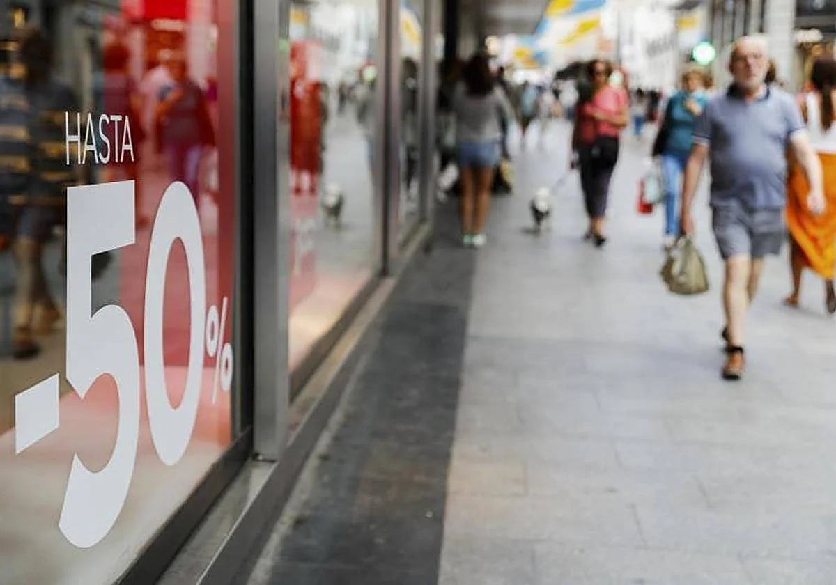 Tiendas cerrarán este domingo antes para no coincidir con la final del Mundial