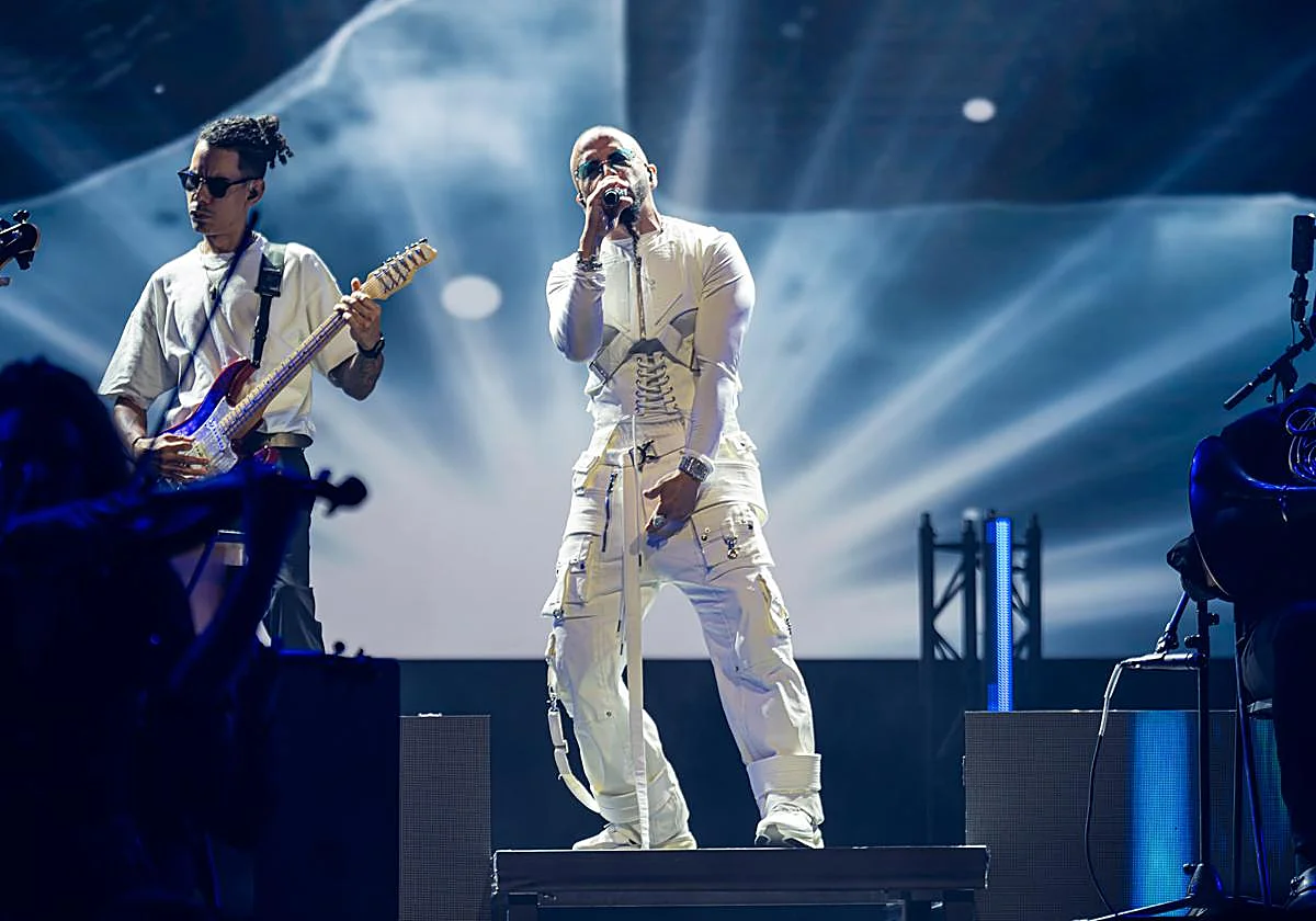 Yandel se pone sinfónico y triunfa en el Starlite Occident