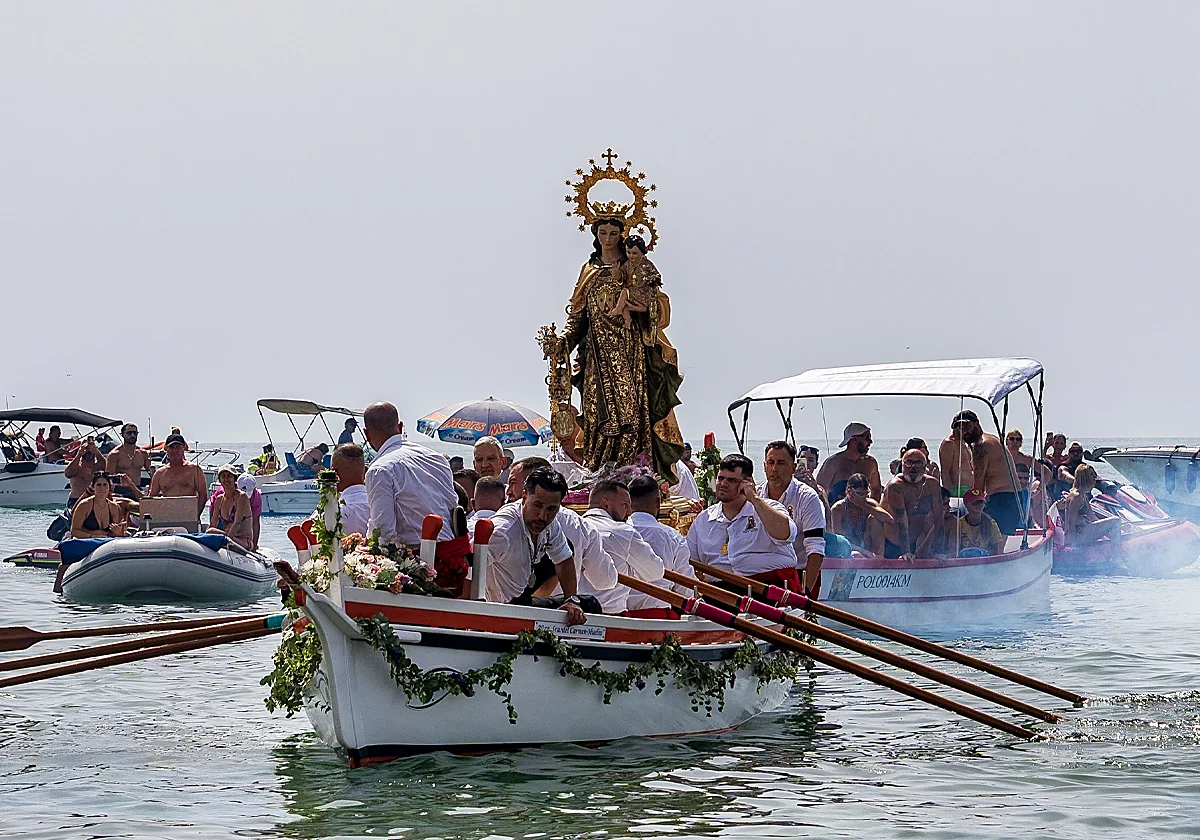 Huelin renueva su alianza eterna con la Virgen del Carmen y gana la mañana