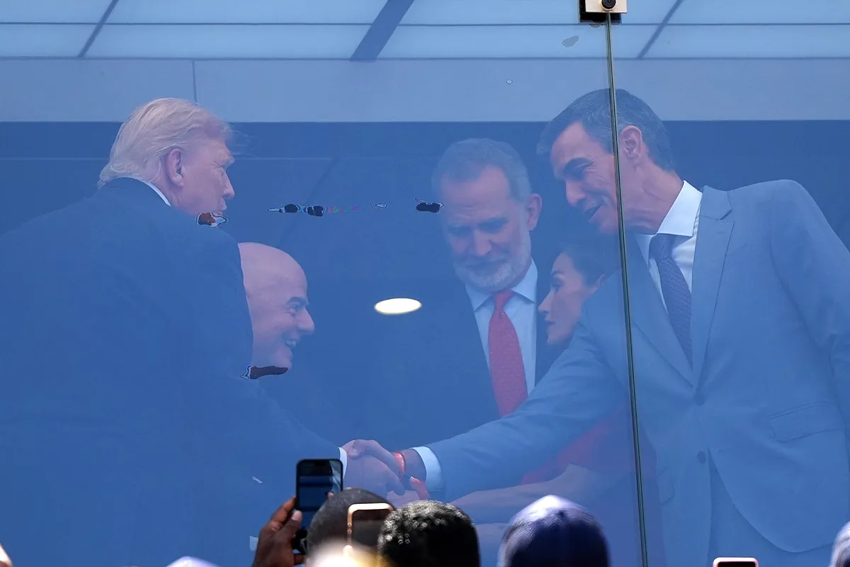 Trump saluda a Felipe VI y Pedro Sánchez en el palco de la final del mundial