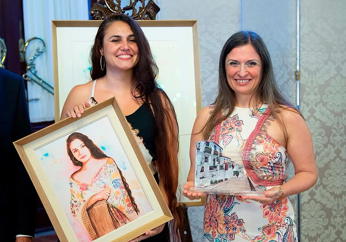 La soprano Claudia Teruel, musa de la exaltación del mantón de manila de la asociación La Coracha