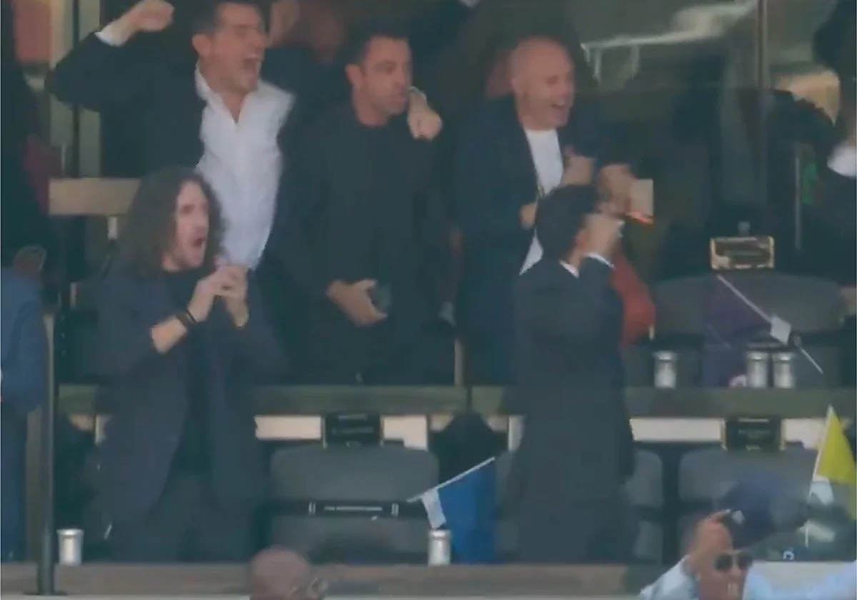 Los campeones de 2010 enloquecen con el gol de Ferran Torres: Casillas, Xavi, Puyol e Iniesta celebran el segundo Mundial de España