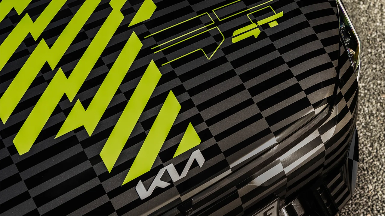 KIA pone a los EV3, EV4 y EV5 en modo GT, la ofensiva eléctrica deportiva continúa en 2026