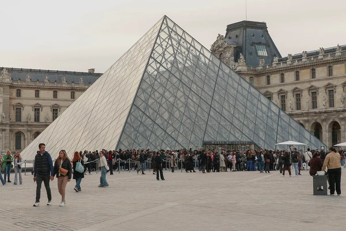 El Louvre en una situación crítica tras un año desastroso