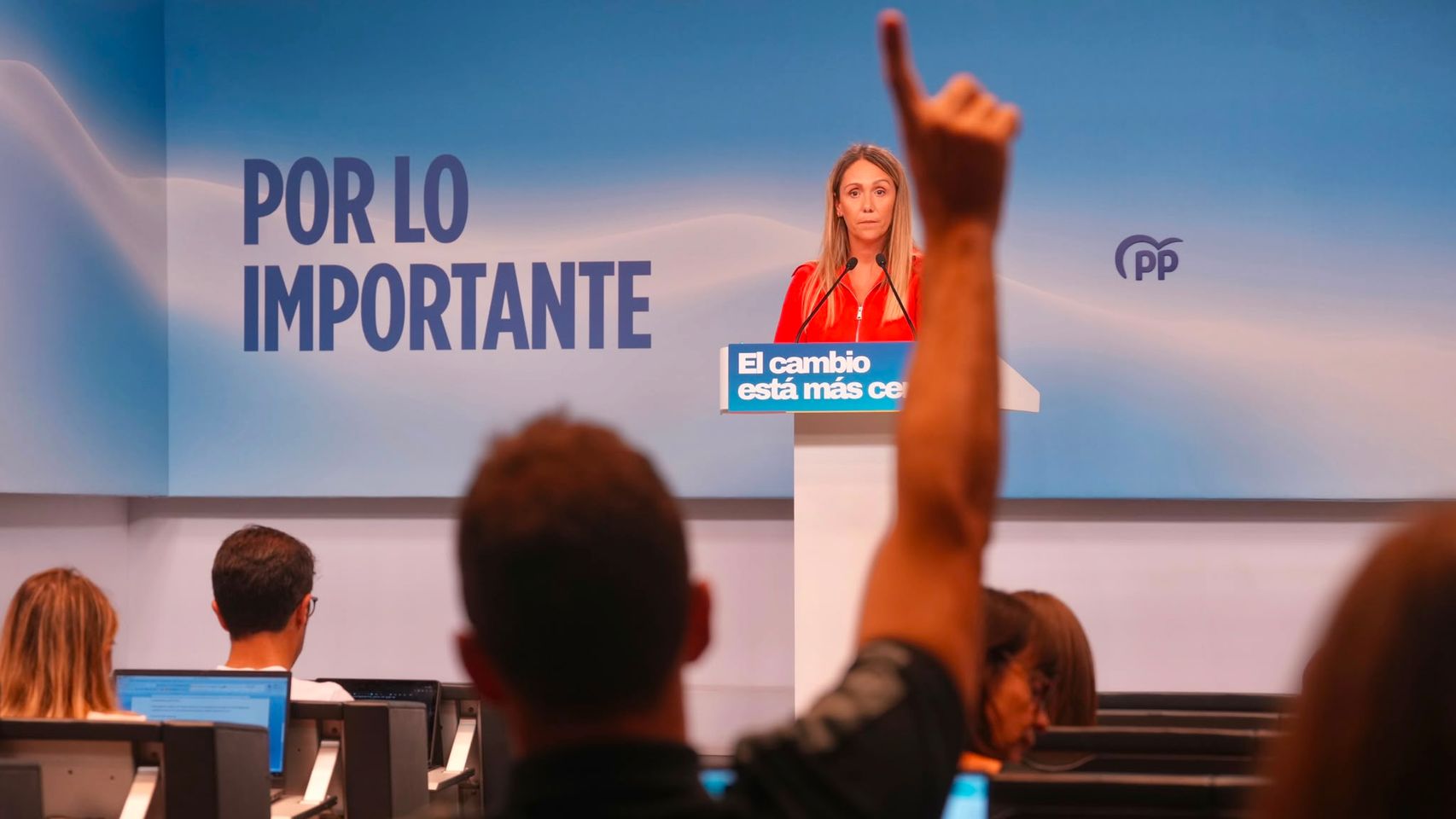 El PP condena el "terrorismo" contra hinchas de la selección de los "cachorros borroka del único socio fiel de Sánchez"