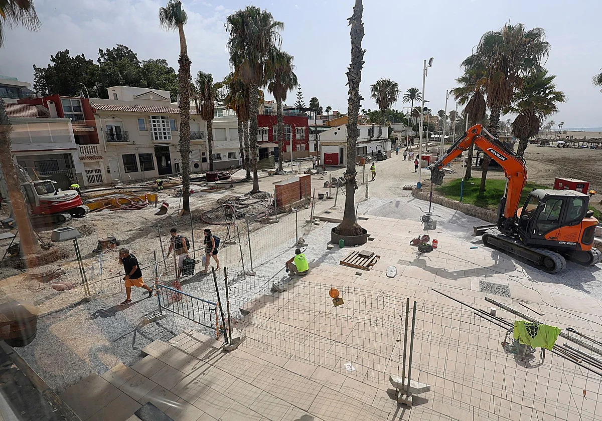 Las obras de reforma del paseo marítimo de Pedregalejo no terminarán hasta noviembre
