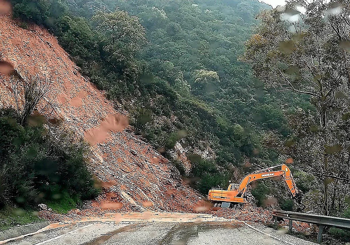 Central government steps in with €8m to repair storm-damaged Malaga roads