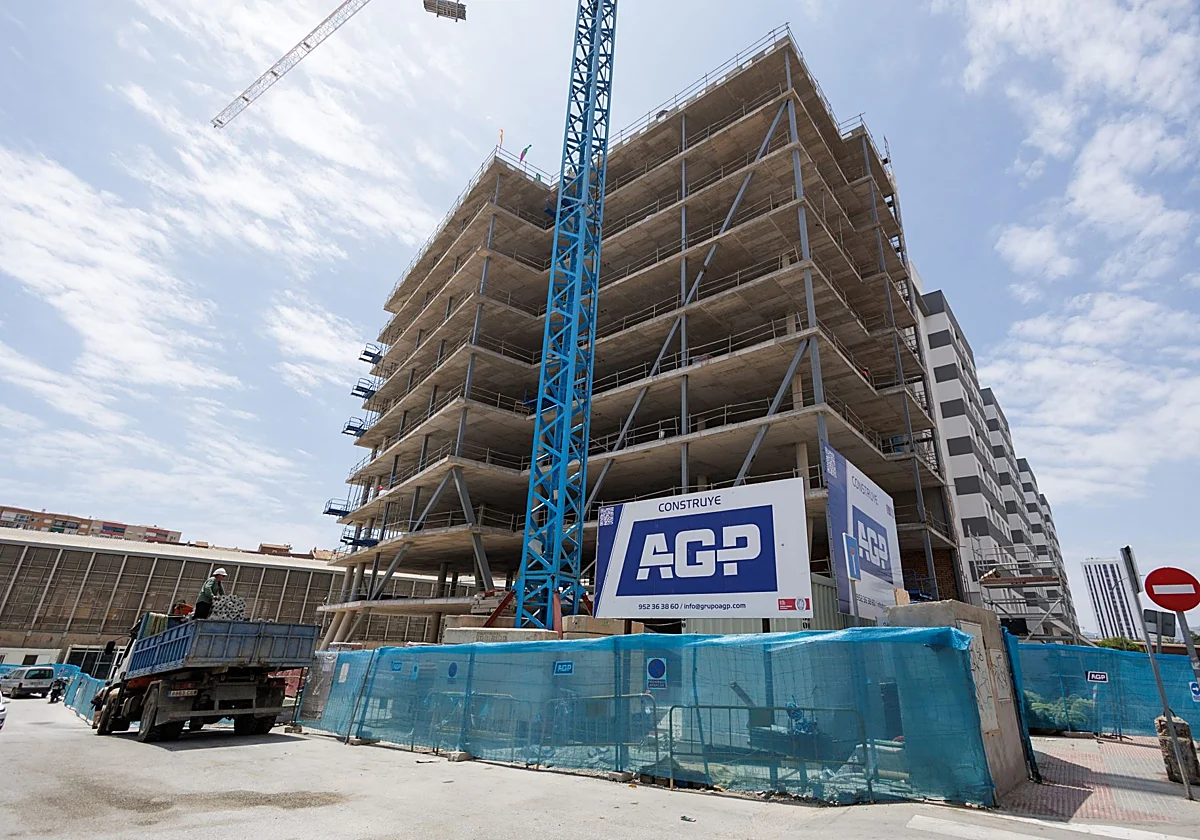 Construyen un edificio para oficinas junto a la estación del AVE en Málaga