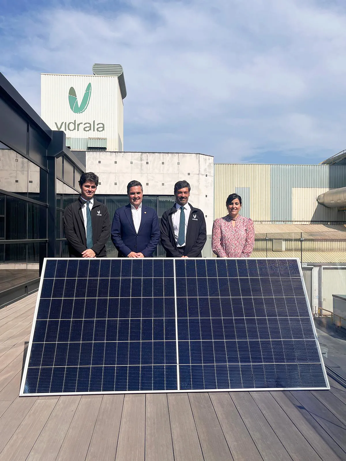 Vidrala estrena la instalación solar de autoconsumo de su planta de Llodio