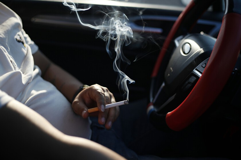 El Gobierno aprueba la nueva Ley Antitabaco: prohibido fumar y vapear en los coches de empresa y multas de 200 euros