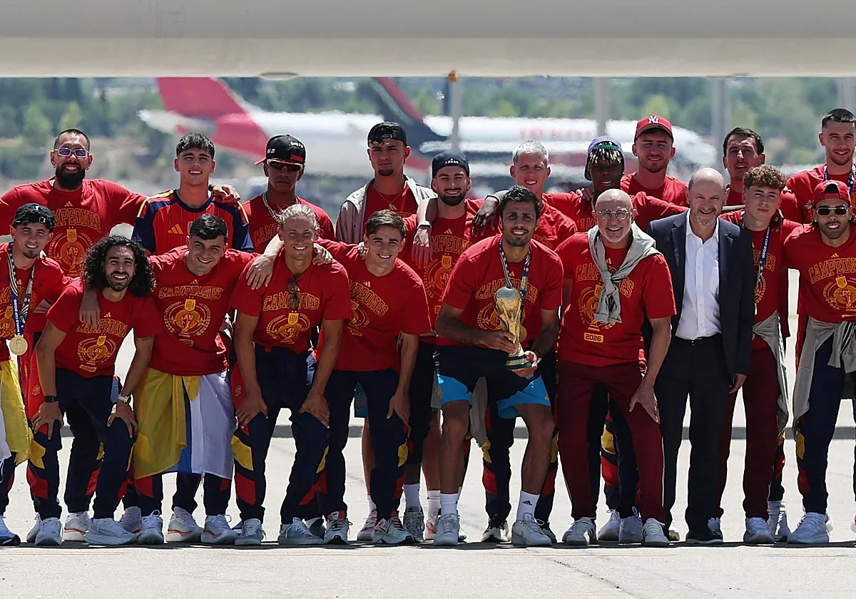 El Gobierno distingue a las selecciones españolas de fútbol con la Orden del Mérito Civil