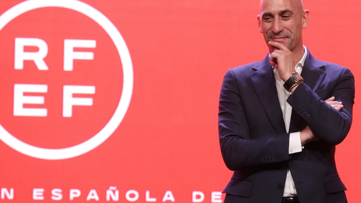 Rubiales se defiende: "No recibieron ayudas porque no las pidieron"