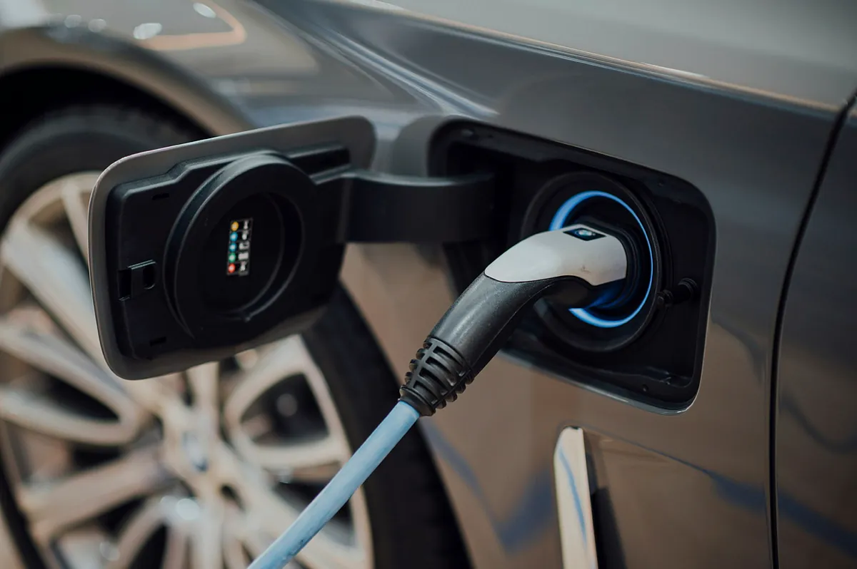 Arranca el plan de ayudas a la compra de coches eléctricos con 400 millones