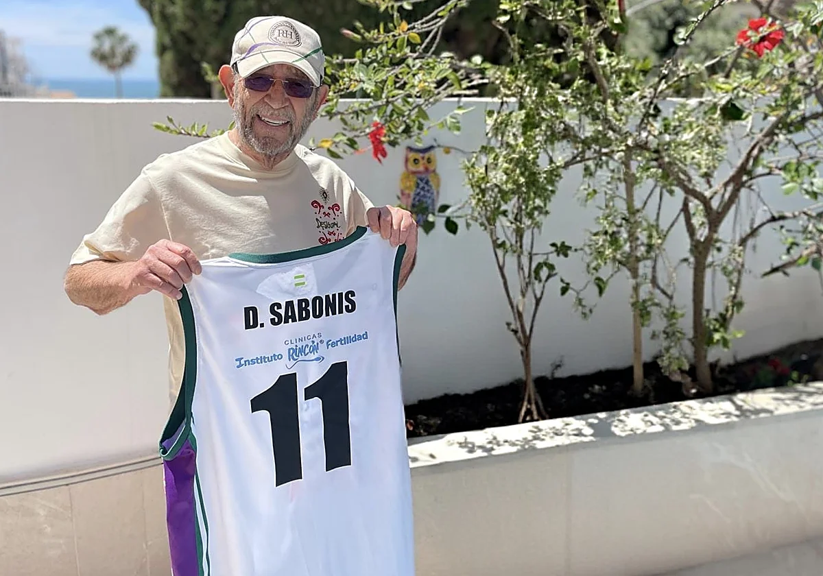 Manolo Rincón recupera el baloncesto de élite con el Rincón Dental Axarquía en la Tercera FEB