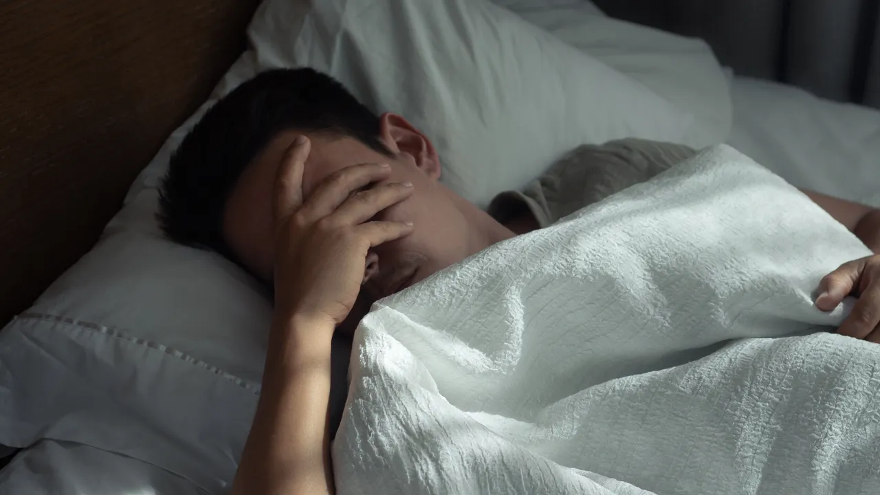 Dormir mal podría hacerte subir de peso, incluso si solo es una hora menos
