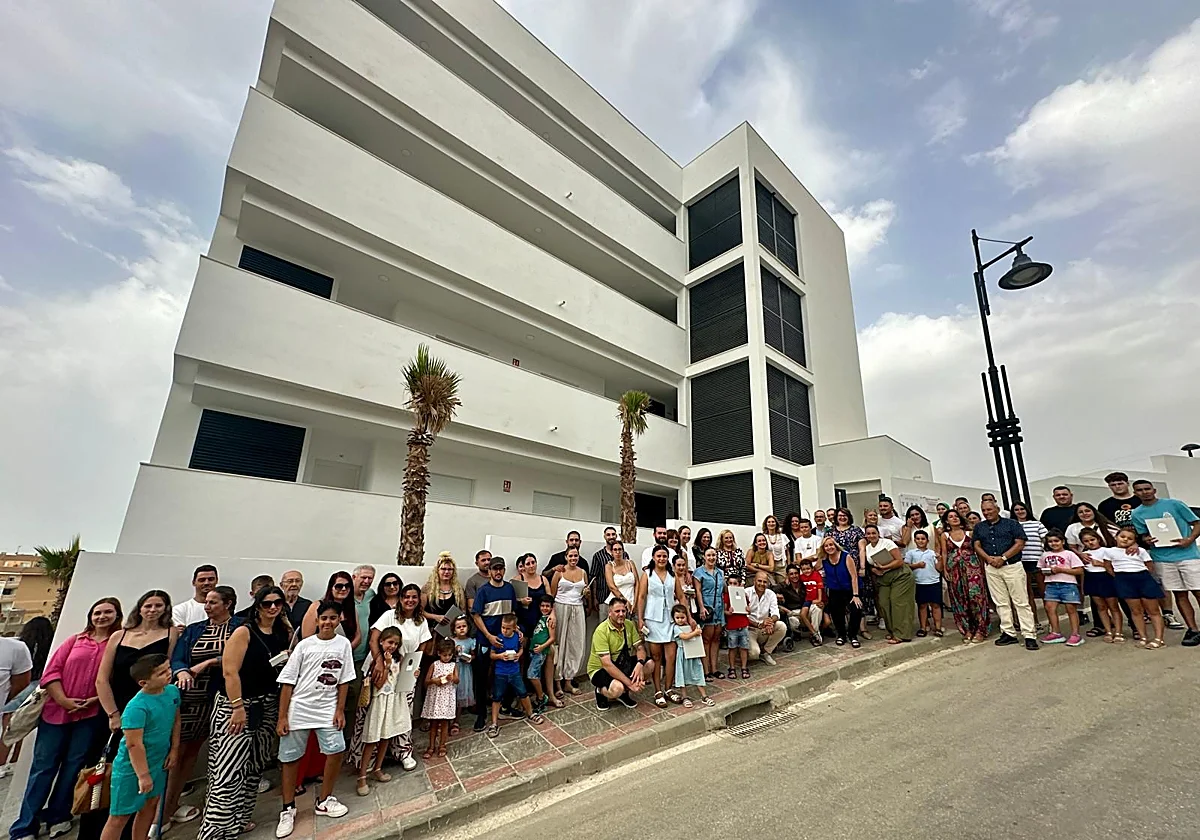 Fuengirola y la Junta entregan 24 viviendas de alquiler asequible para jóvenes