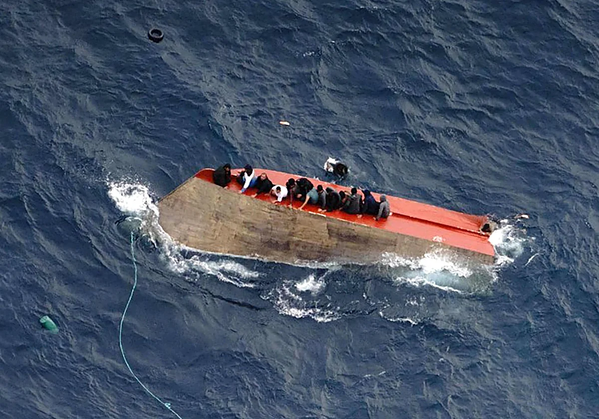 Casi 145 migrantes desaparecidos tras naufragar en Mauritania