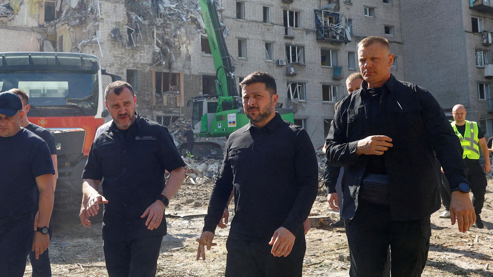 Zelenski fulmina al comandante en jefe del Ejército, Oleksandr Sirski, tras una oleada de protestas