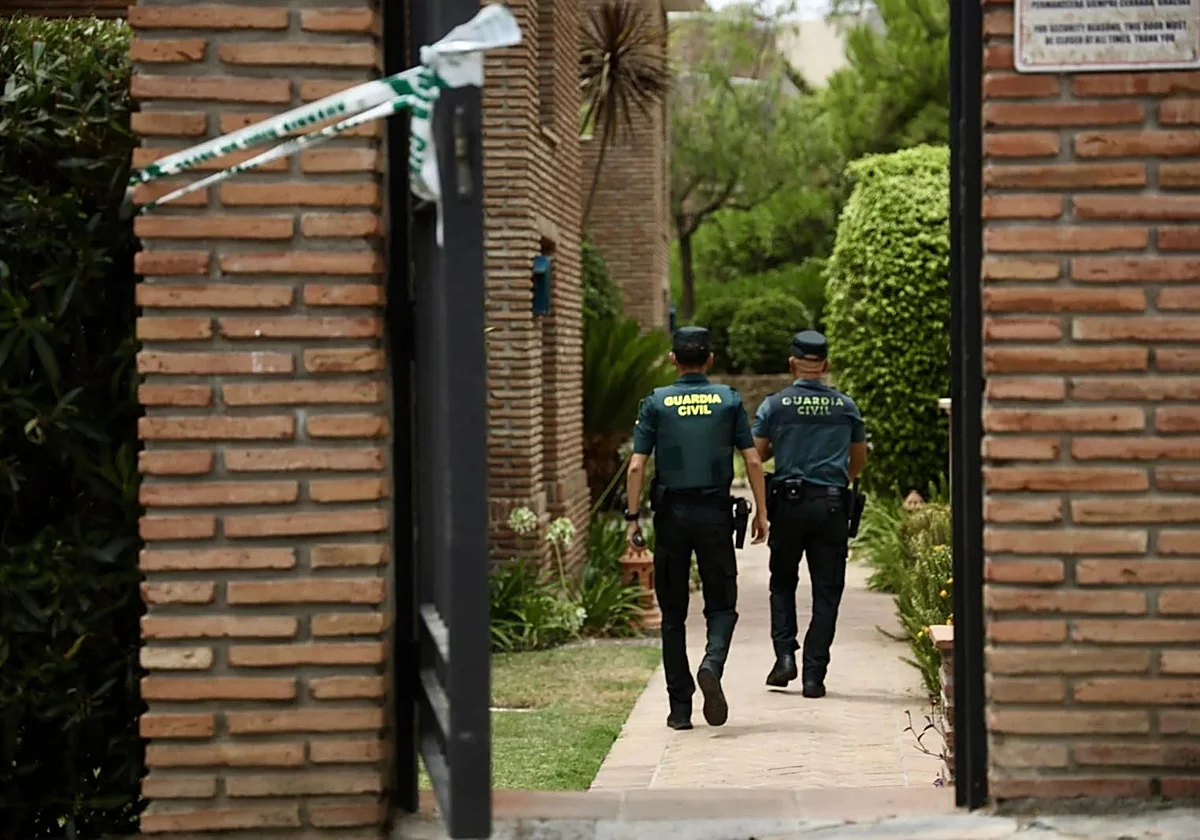 Malaga police search for perpetrator of murder of 45-year-old woman with neck cut in Benahavís