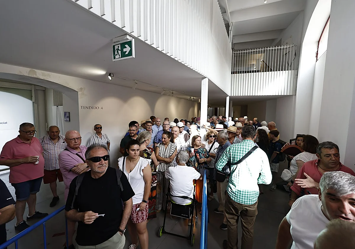 Expectación por la feria taurina de Málaga: colas en el primer día de renovación de abonos