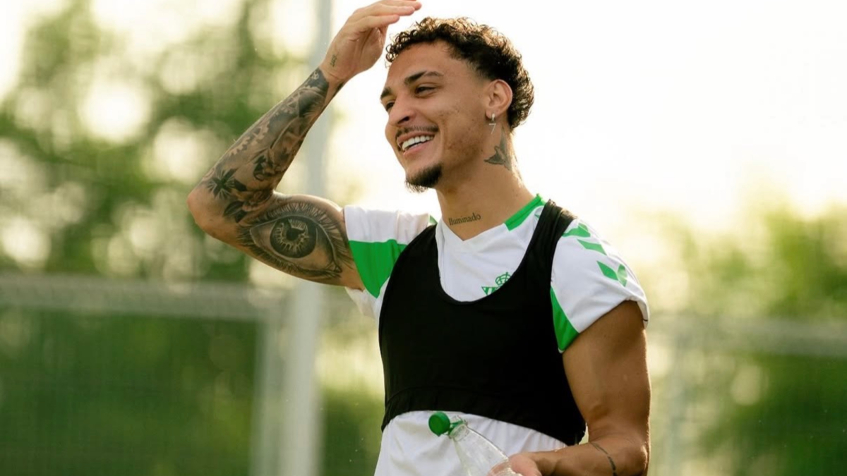 Antony: "Quiero ganar títulos, marcar más goles y dar más asistencias, pero sobre todo, ayudar al equipo"