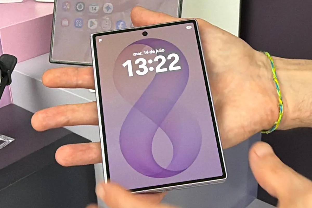 Samsung lanza sus nuevos plegables: así es el Fold8 con el que busca adelantarse a Apple