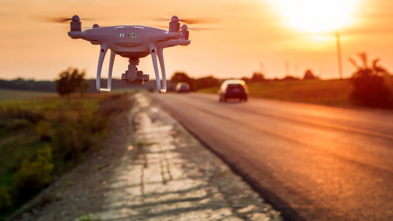 La DGT se prepara para los drones de largo alcance; vigilancia y sanciones en carretera experimentarán un cambio radical