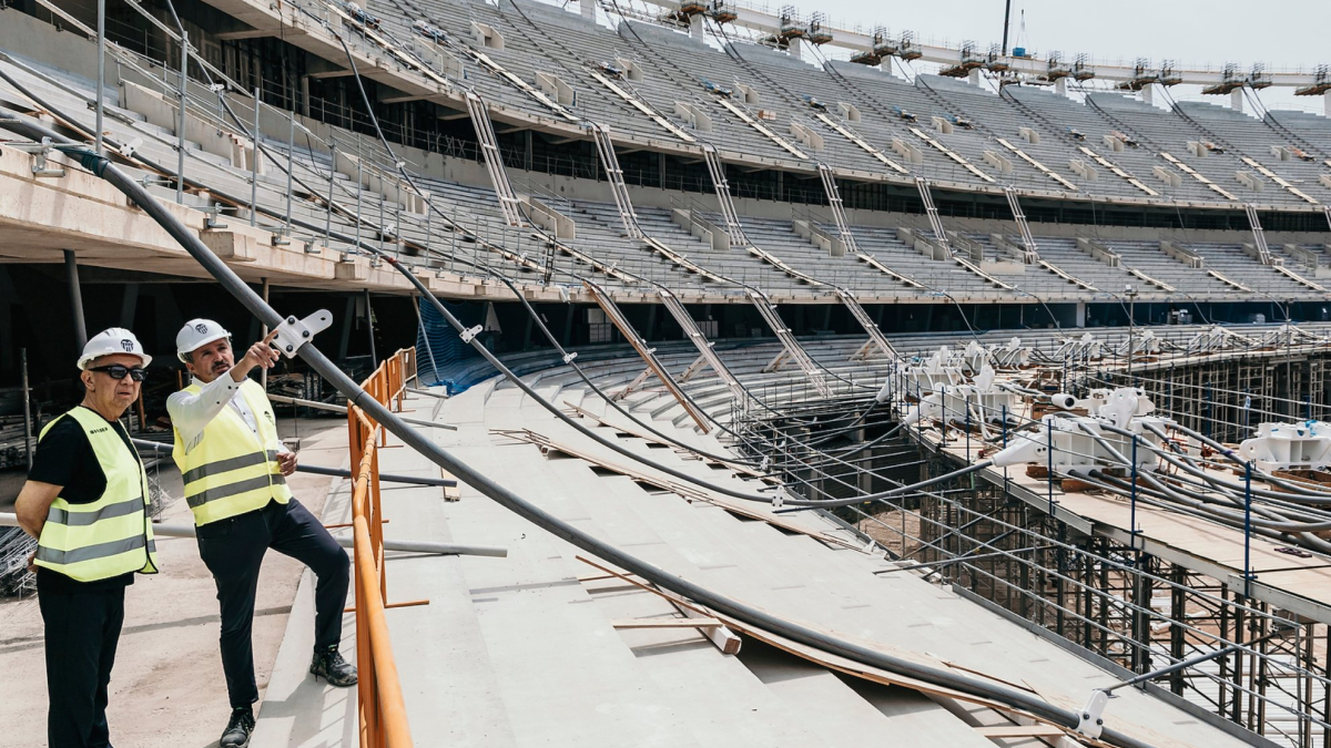Peter Lim vuelve a Valencia casi siete años después de su última visita y se pasa por las obras del Nou Mestalla