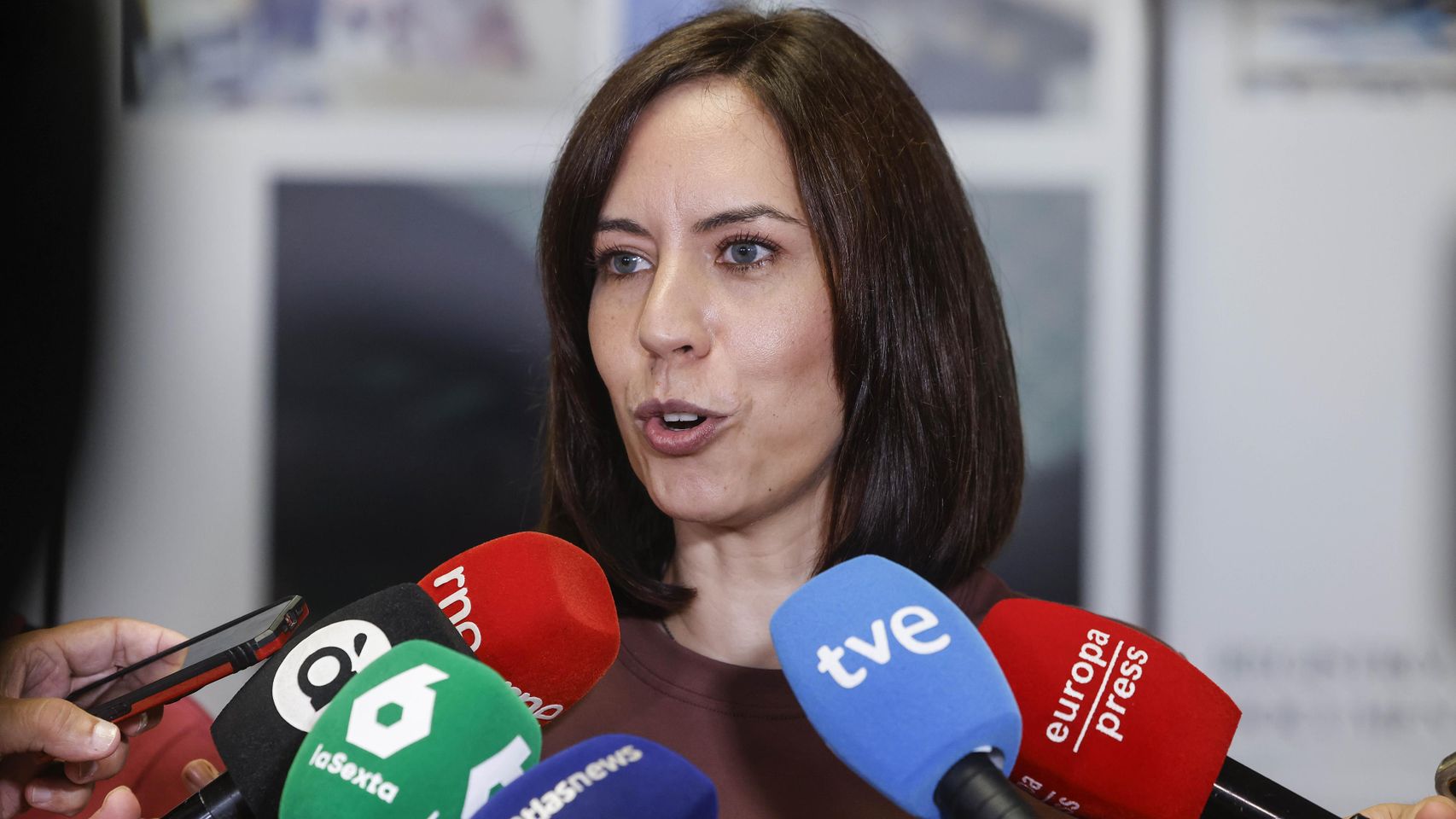 Diana Morant acusa a Feijóo de "dibujar" un futuro "cada vez más parecido a esos gobiernos criminales como el de Hitler"
